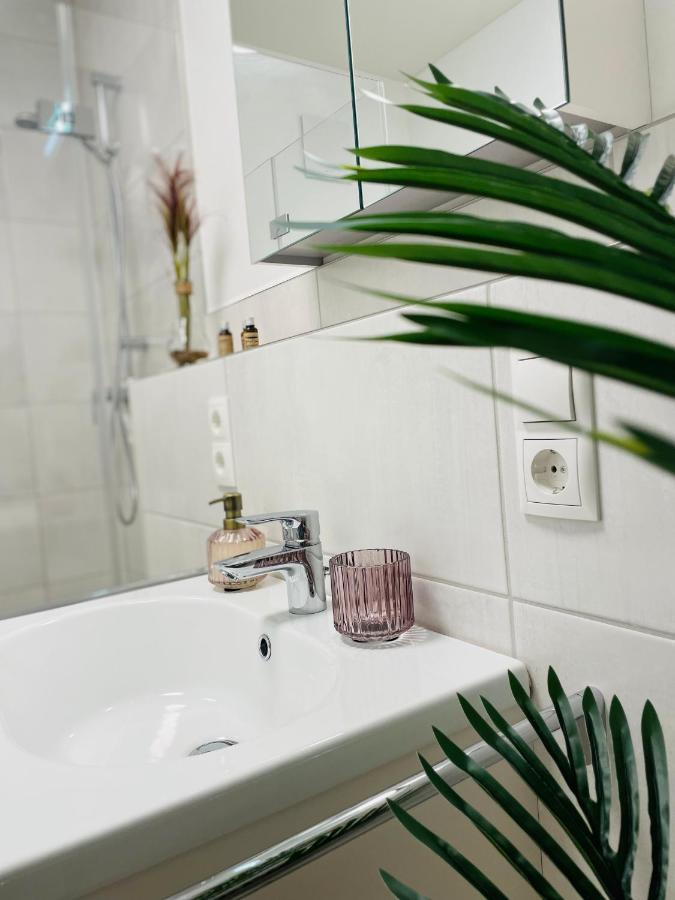 קובלנץ Klassen Stay - Exklusives Apartment Am Hbf - Kueche, Netflix, Kingsizebett מראה חיצוני תמונה